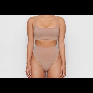 SKIMS Sculpting Midwaist Thong- Sienna